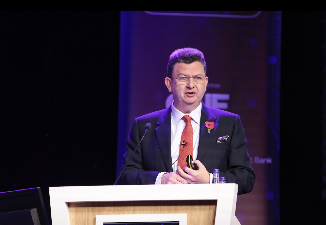 Andy Pardoe speaking at a conference
